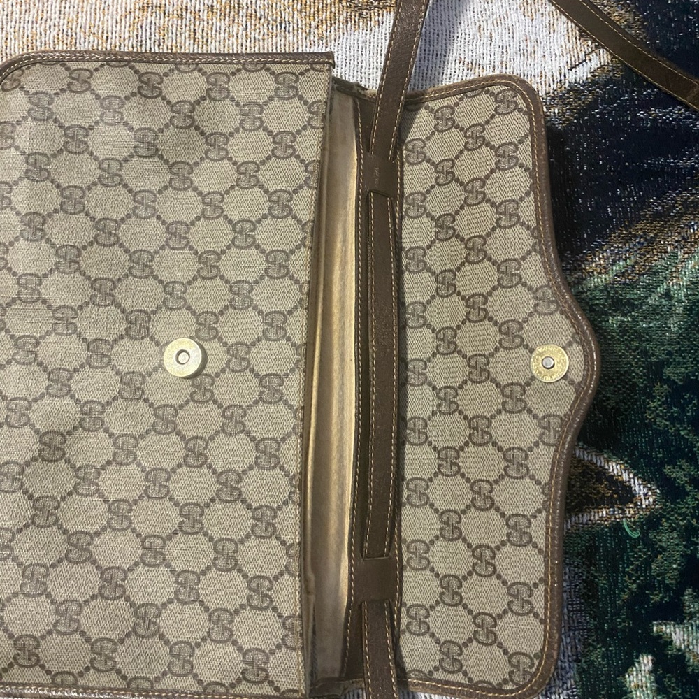 Gucci multi purpose classic purse! Authentic!! Clean, non smoking home. - Picture 3 of 13